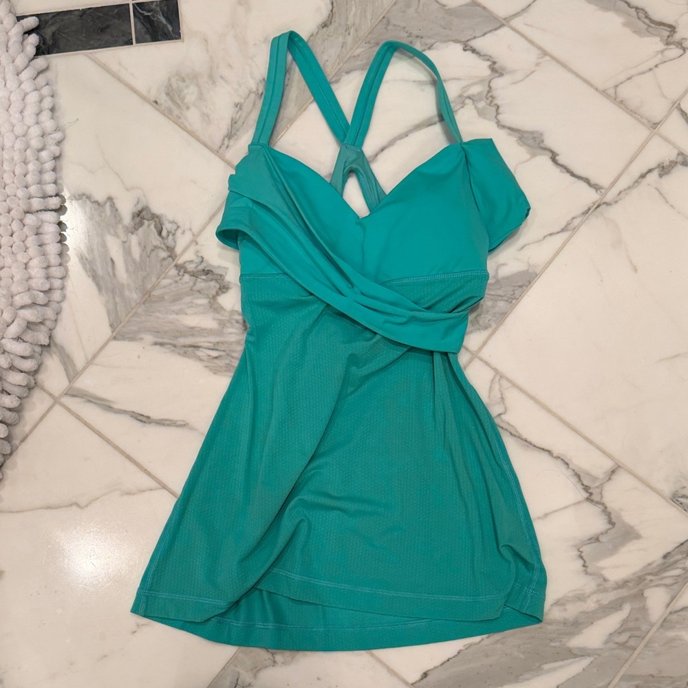 Lululemon athletic top